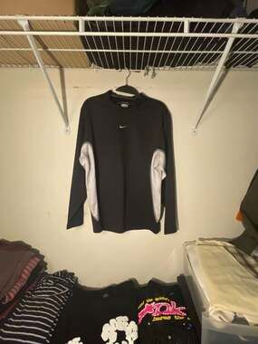 Vintage Nike Sportswear Y2K Center Swoosh Long Sleeve Performance Training Shirt